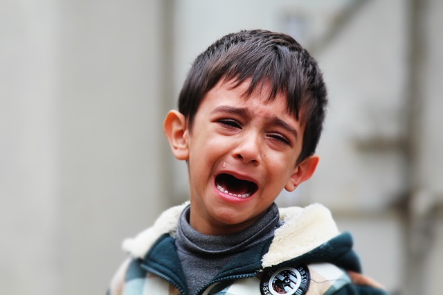 bambino che piange, stress psicologico