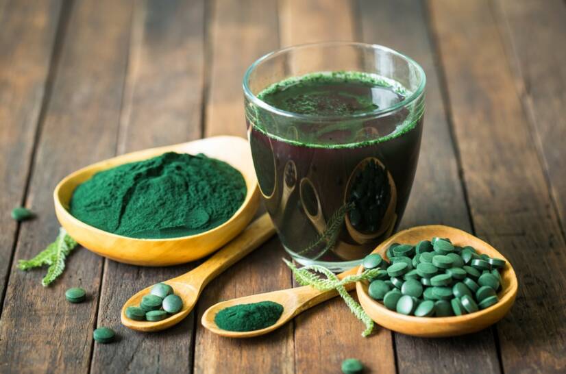 Spirulina e clorella: quali sono i loro effetti e come assumerle?