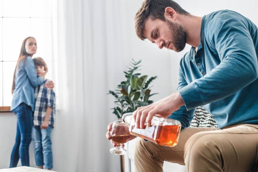 L'alcolismo: un problema comune nelle famiglie? Cause, sintomi e stadi