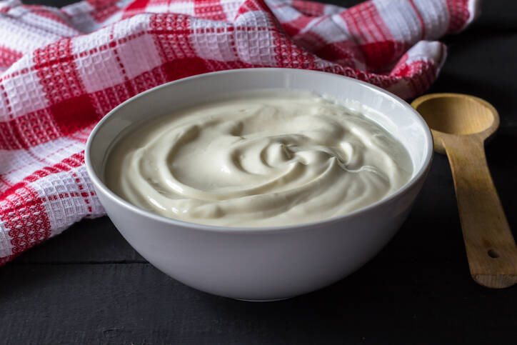 Come fare lo yogurt greco in casa? Ecco la ricetta e i suoi benefici per la salute