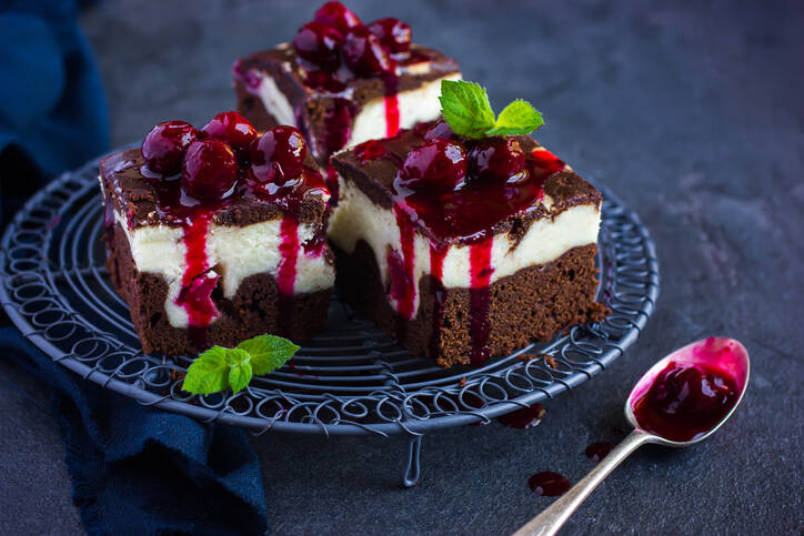 Ricetta per la cheesecake alla frutta con briciole in forma. Come concedersi una delizia sana?