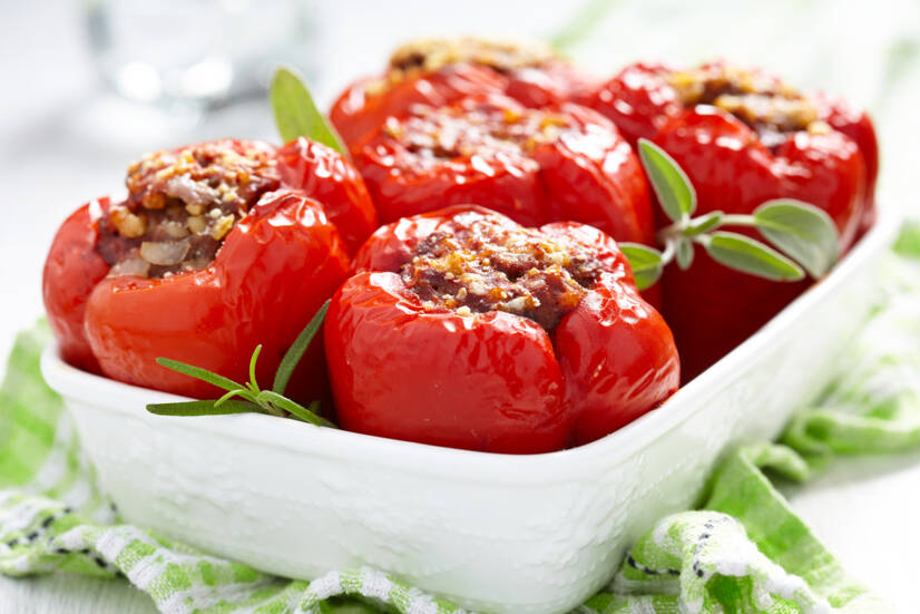 Peperoni ripieni preparati in modo sano al forno con carne di tacchino. Avete già provato la nostra ricetta?