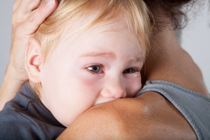 L'ansia da separazione nei bambini: come affrontarla e quale atteggiamento deve assumere un genitore?