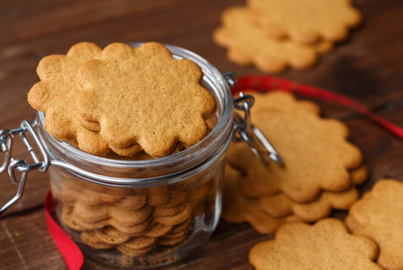 Ricetta natalizia per un pan di zenzero con farina di mandorle adatto ai celiaci? Preparate con noi dolci natalizi salutari