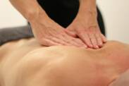 Qual è l'aiuto efficace per il dolore alla schiena o alla colonna vertebrale cervicale?